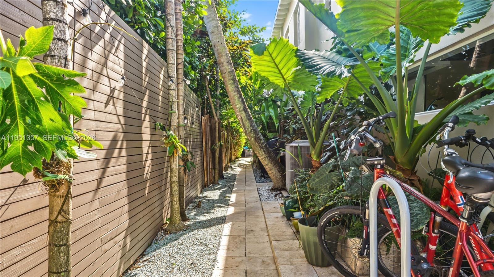 A11951357 — Miami Beach — 29