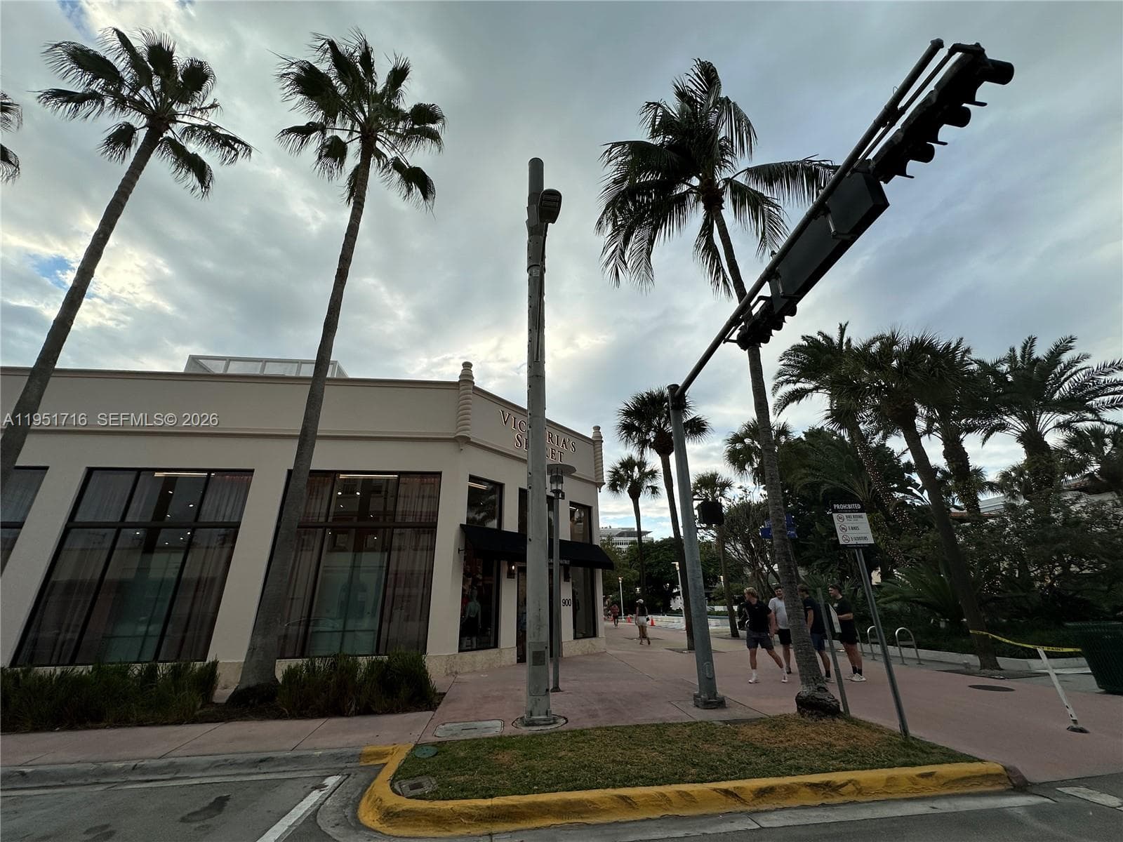 A11951716 — Miami Beach — 13