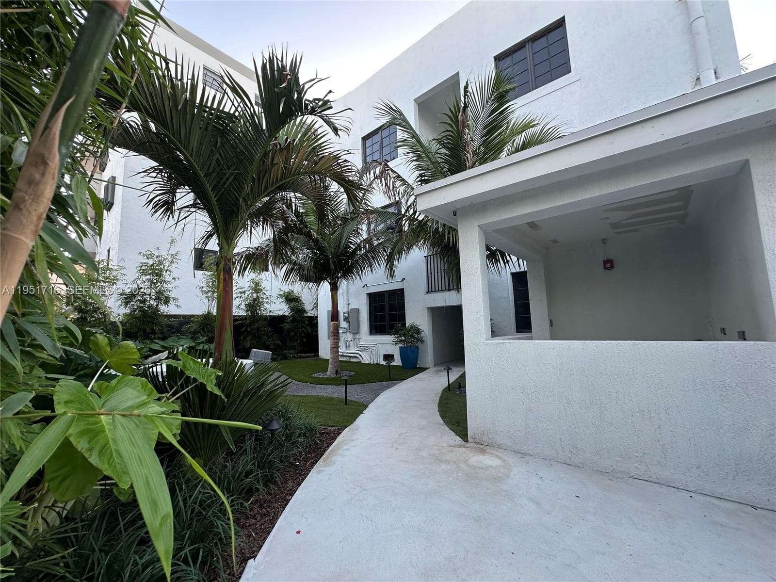 A11951716 — Miami Beach — 7