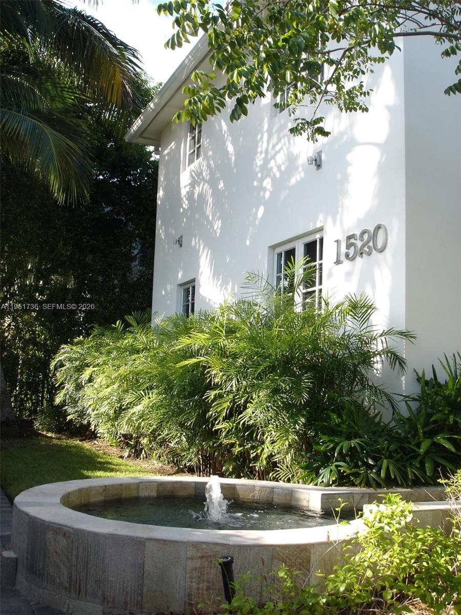 A11951736 — Miami Beach — 19