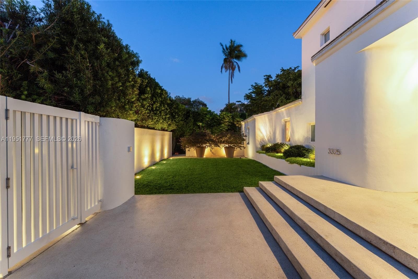A11951777 — Miami Beach — 16