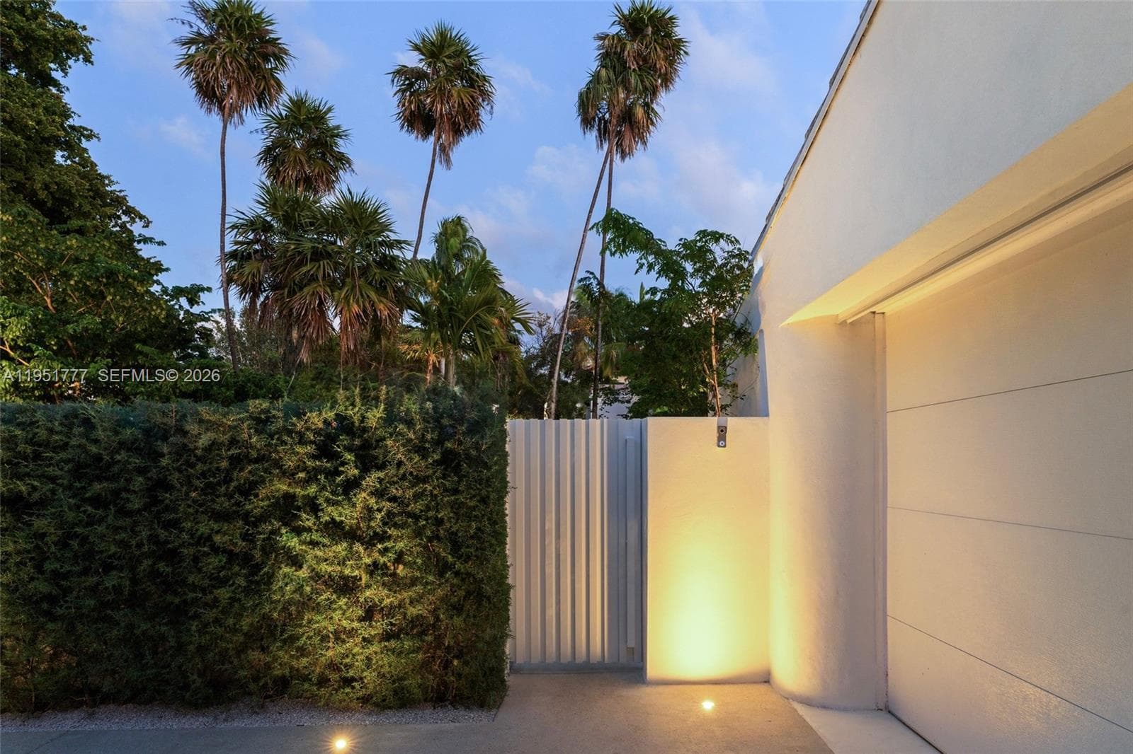 A11951777 — Miami Beach — 18
