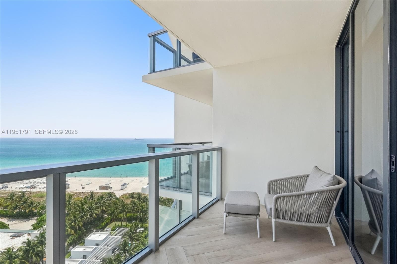 A11951791 — Miami Beach