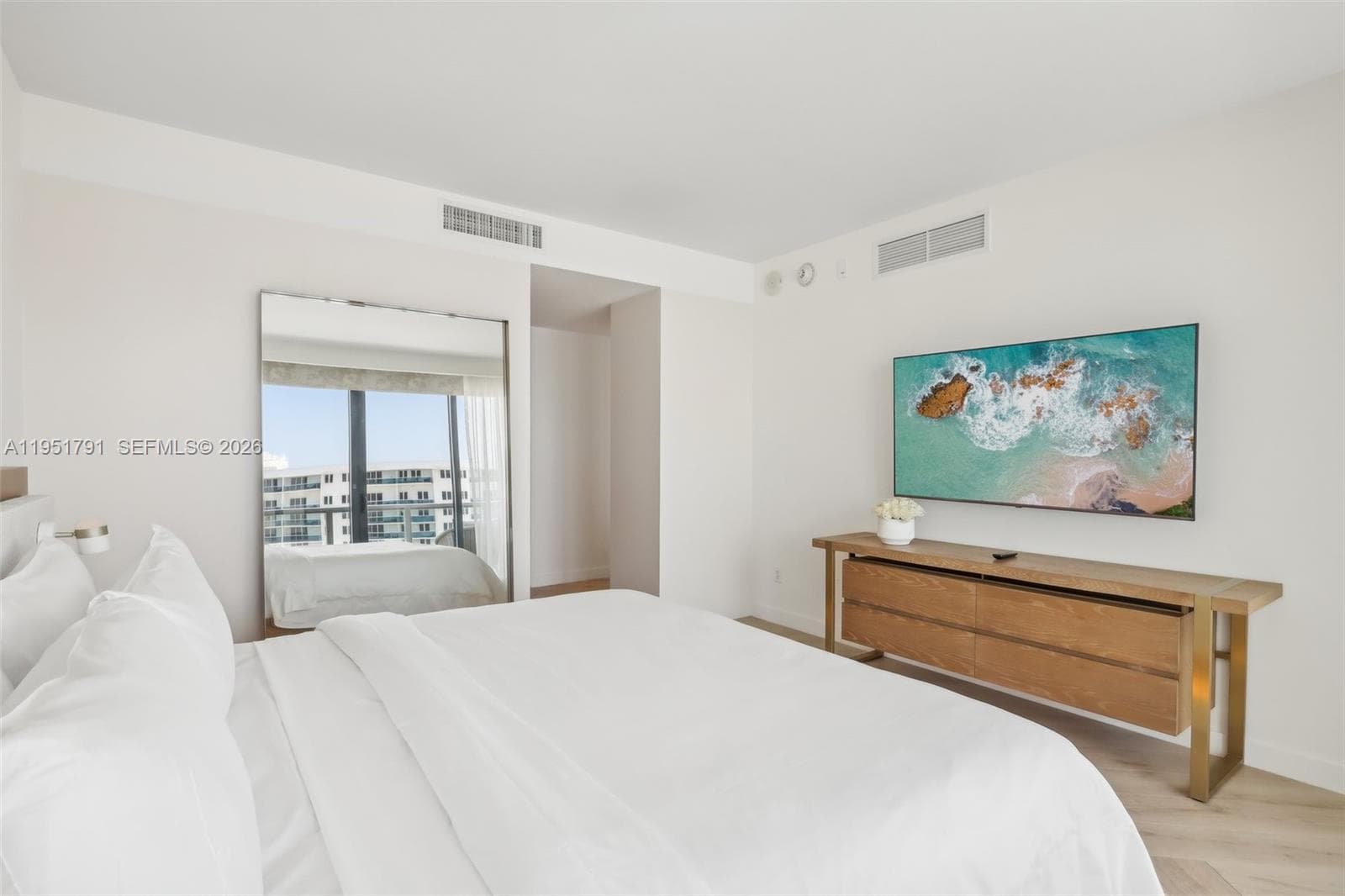 A11951791 — Miami Beach — 14