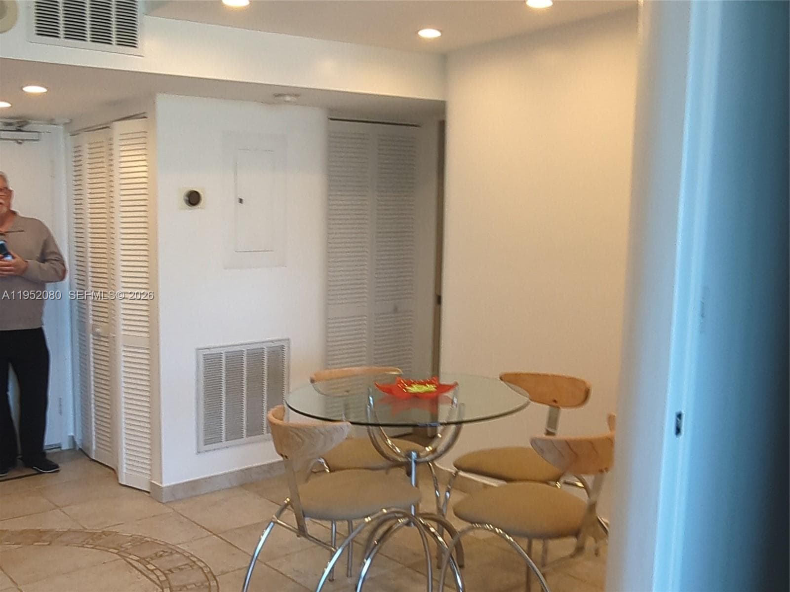 A11952080 — Miami Beach — 8