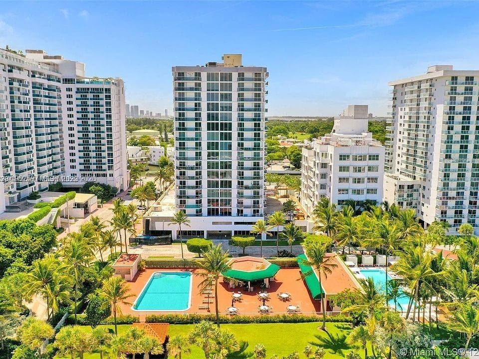 A11952497 — Miami Beach — 23
