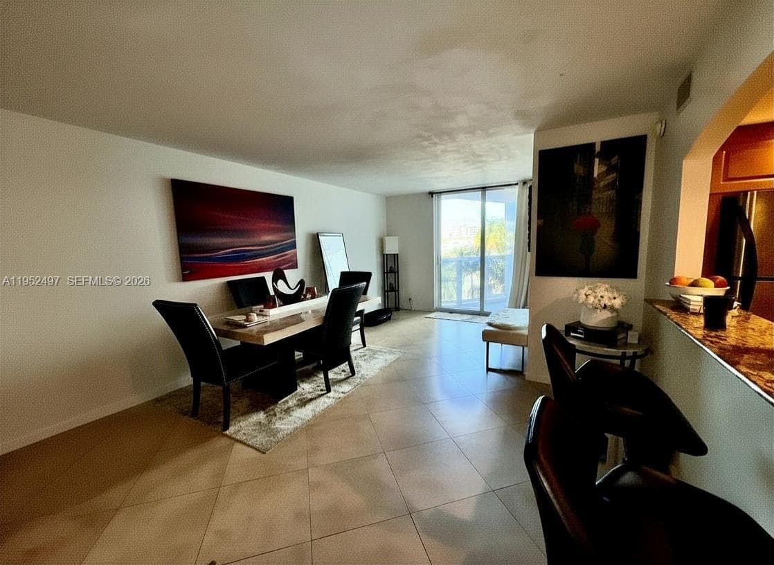 A11952497 — Miami Beach — 6