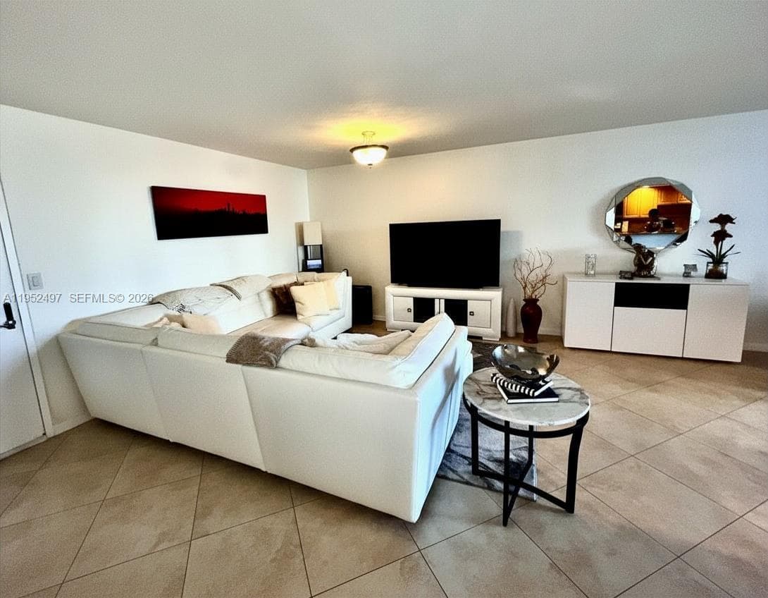 A11952497 — Miami Beach — 3