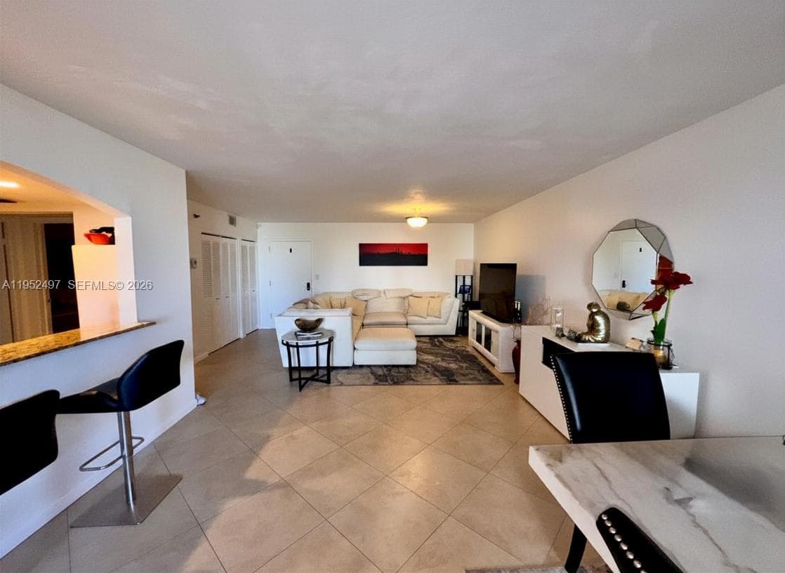A11952497 — Miami Beach — 4