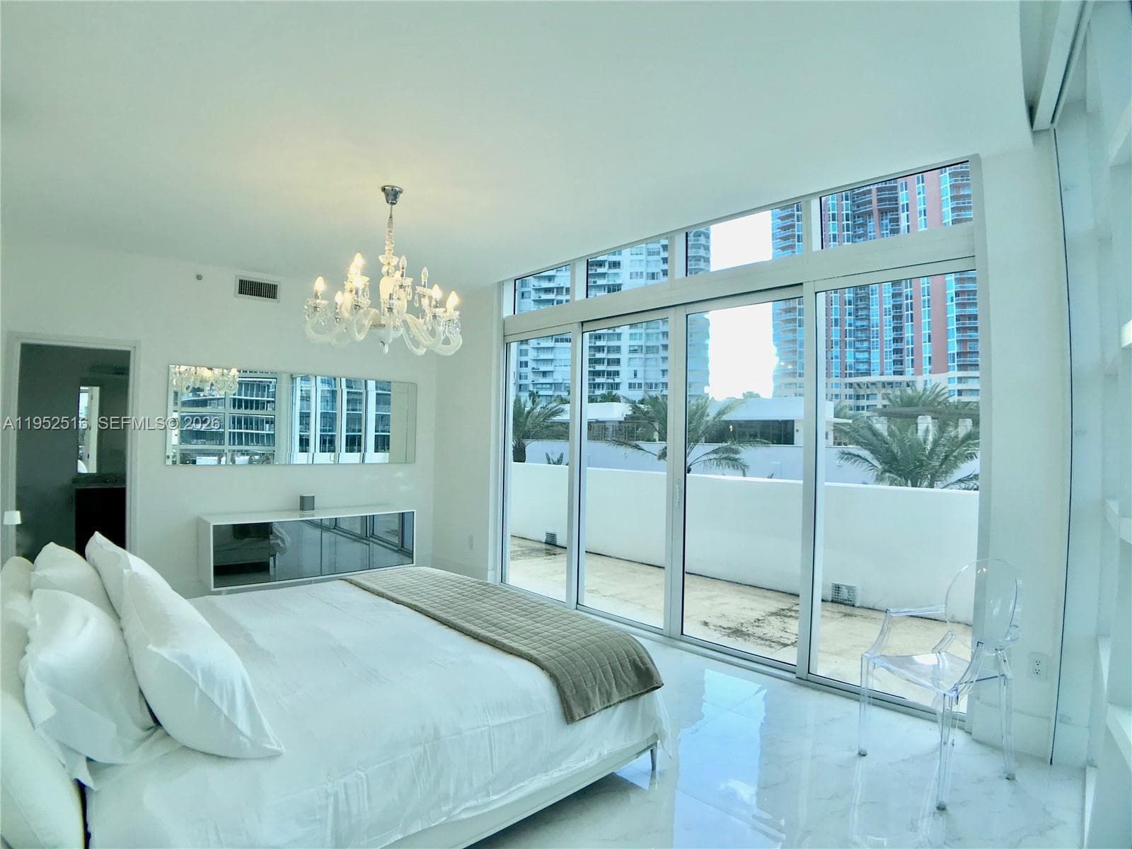 A11952516 — Miami Beach — 2