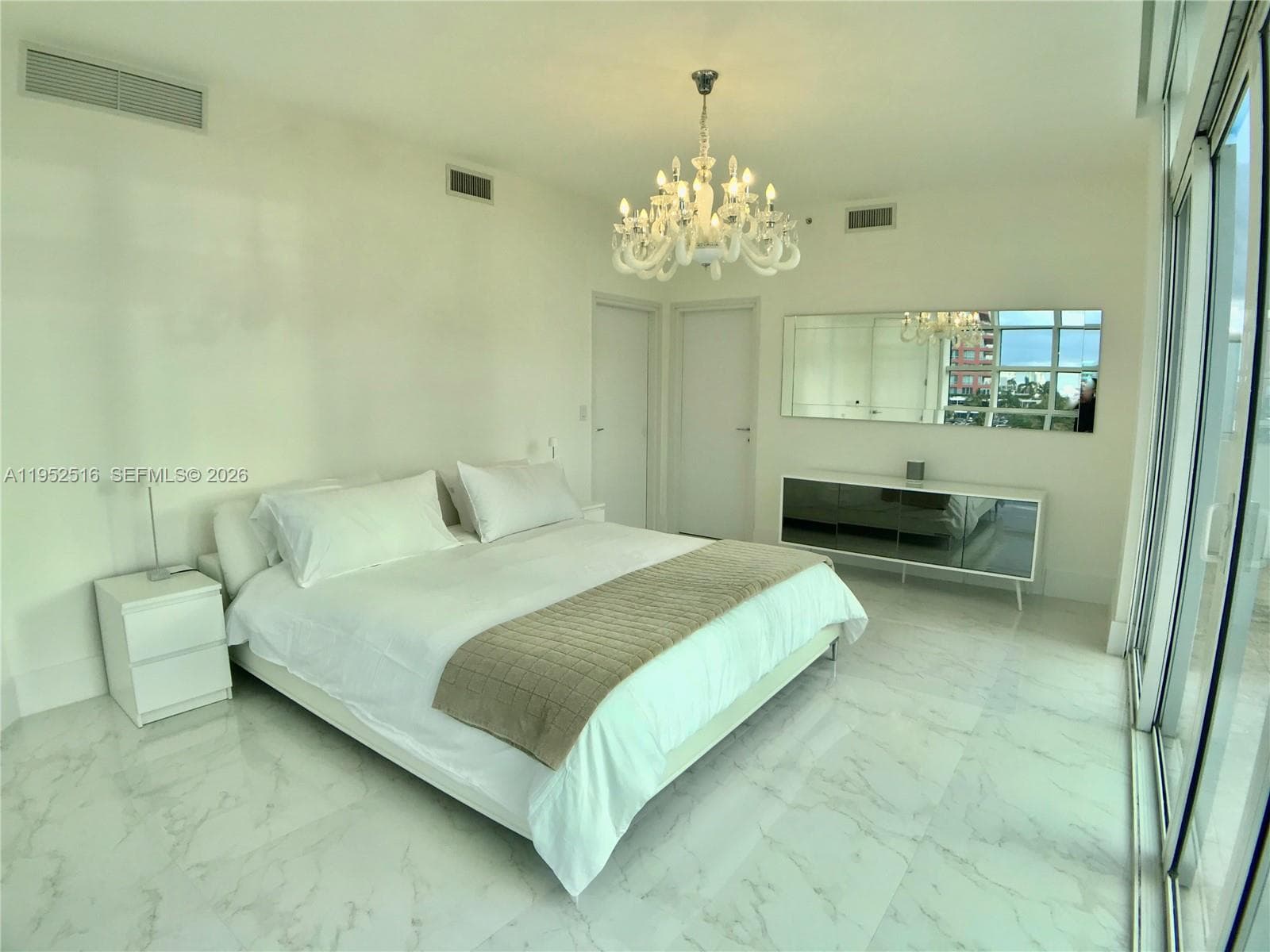 A11952516 — Miami Beach — 3