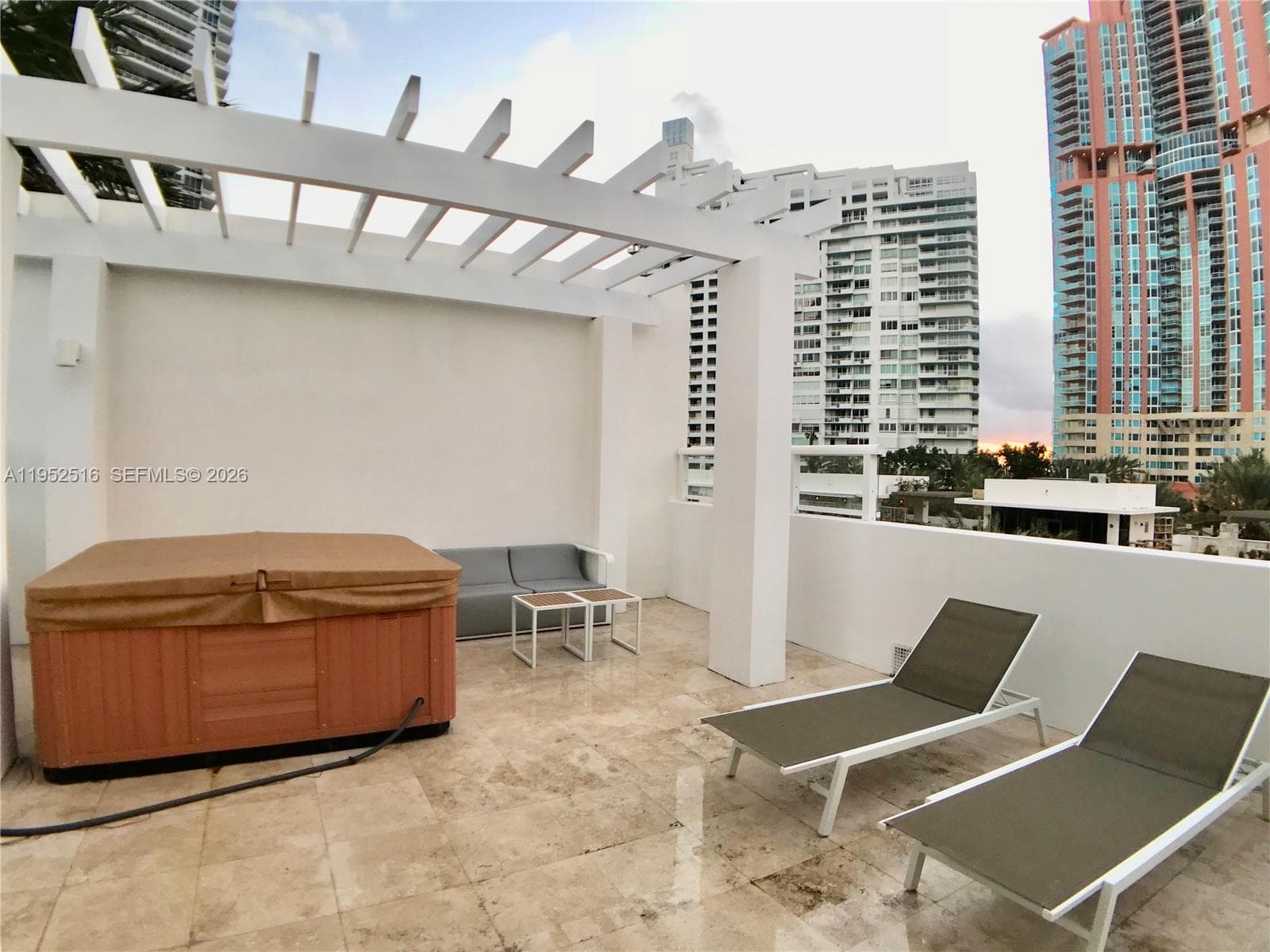 A11952516 — Miami Beach — 20