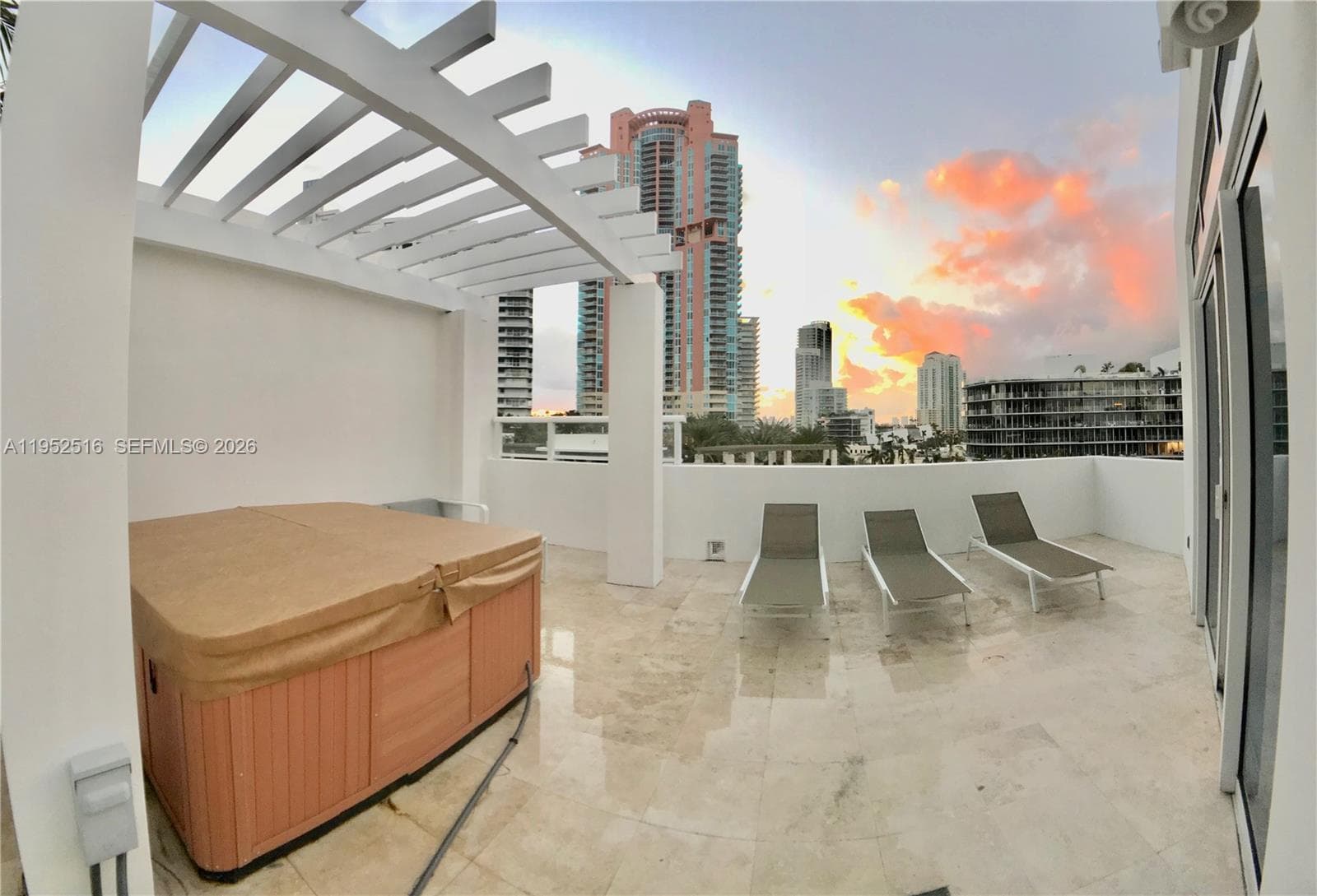A11952516 — Miami Beach — 21