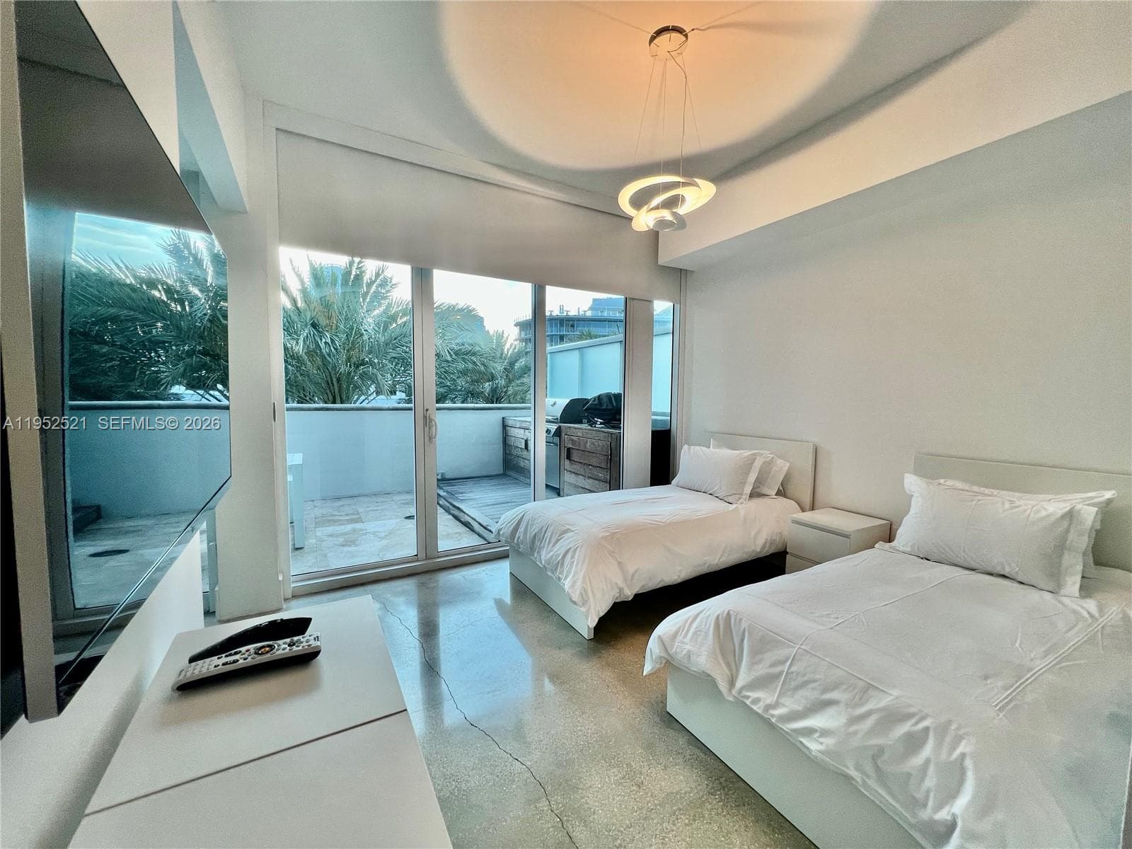 A11952521 — Miami Beach — 18
