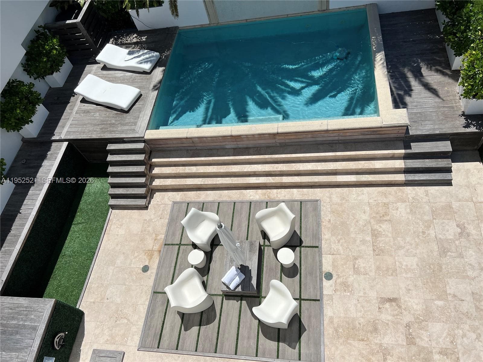 A11952521 — Miami Beach — 29