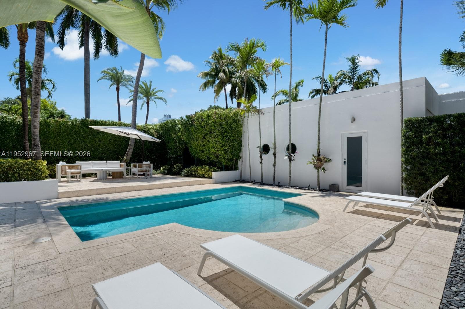 A11952967 — Miami Beach — 18