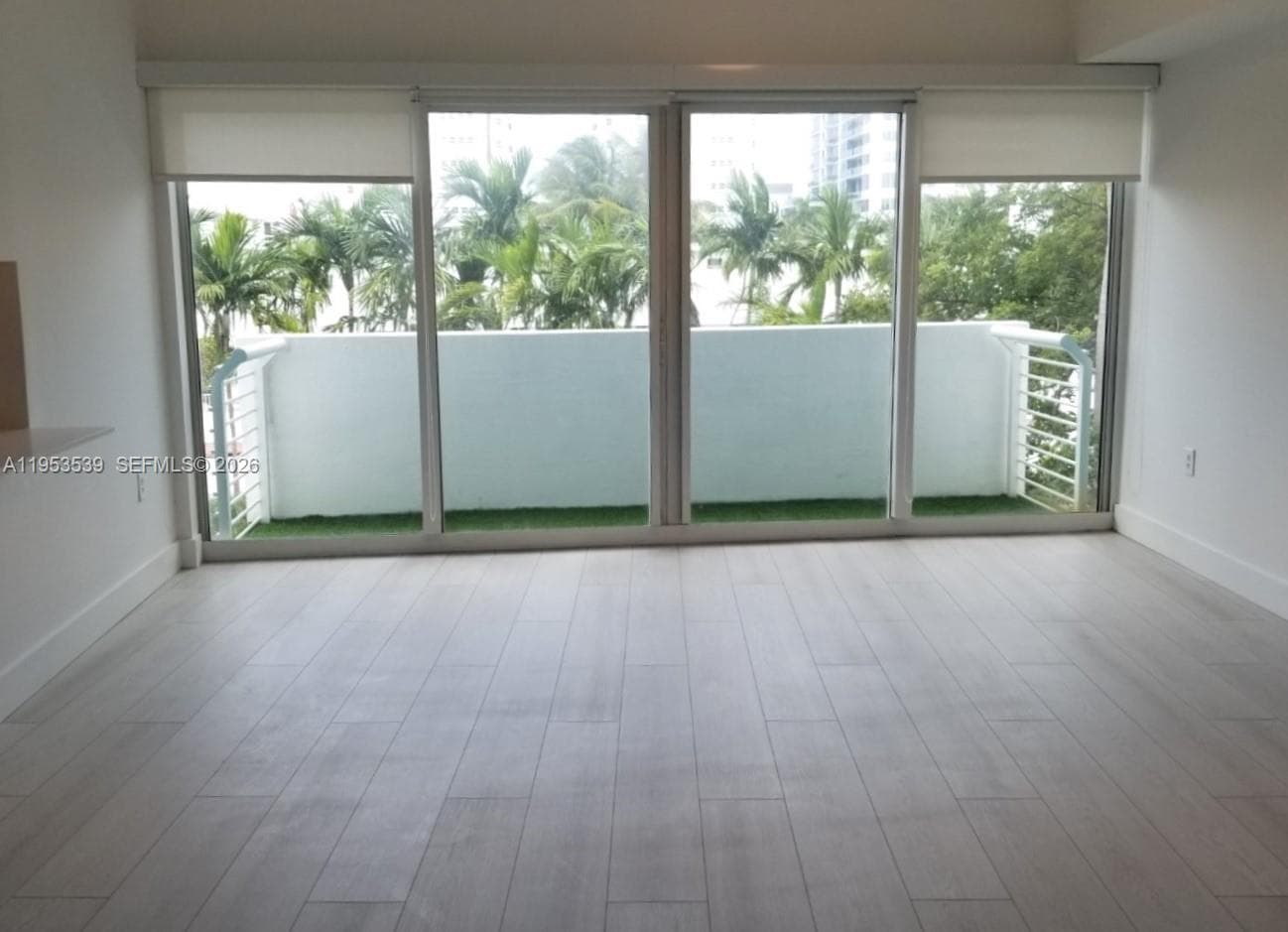 A11953539 — Miami Beach — 2