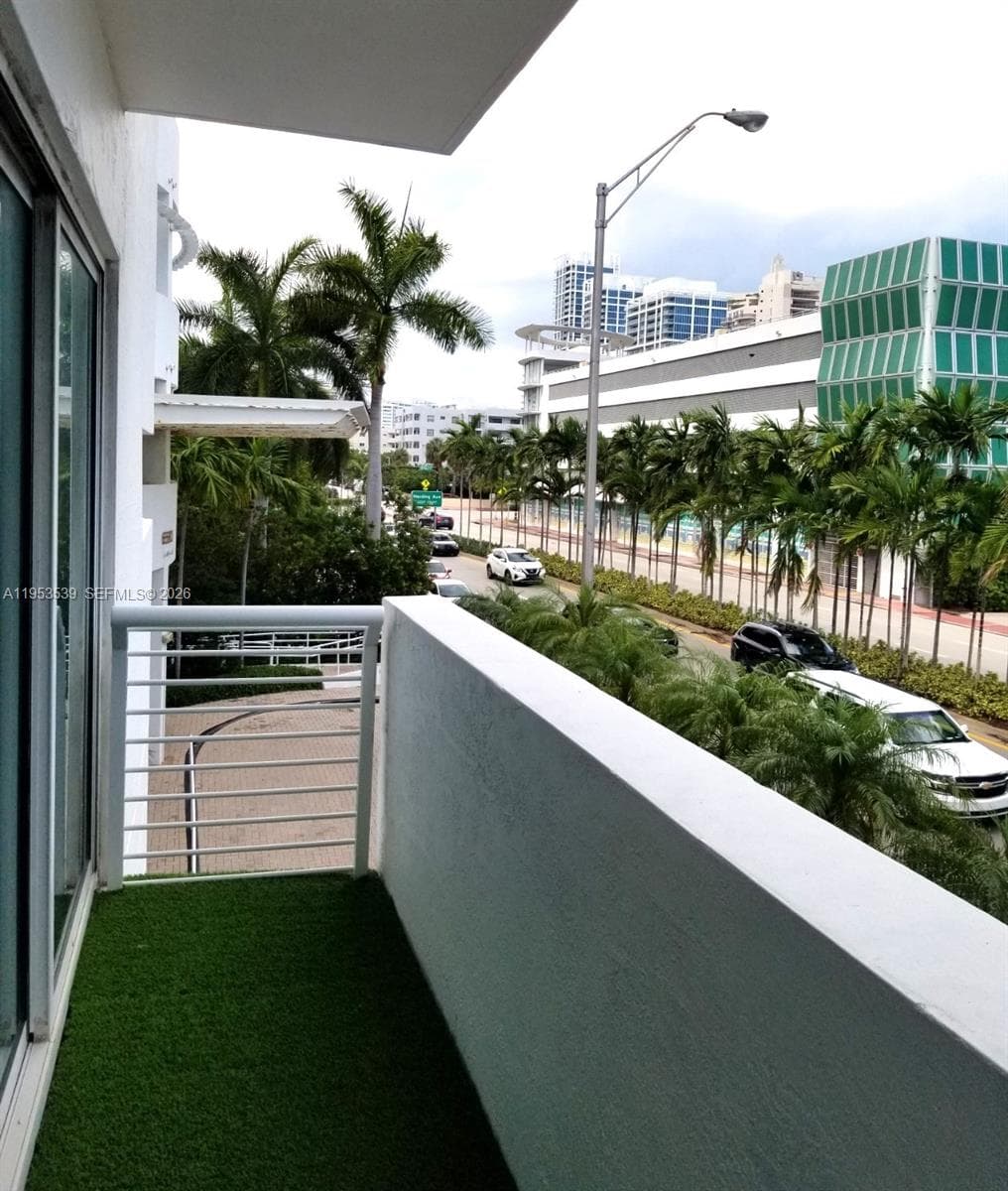 A11953539 — Miami Beach — 13
