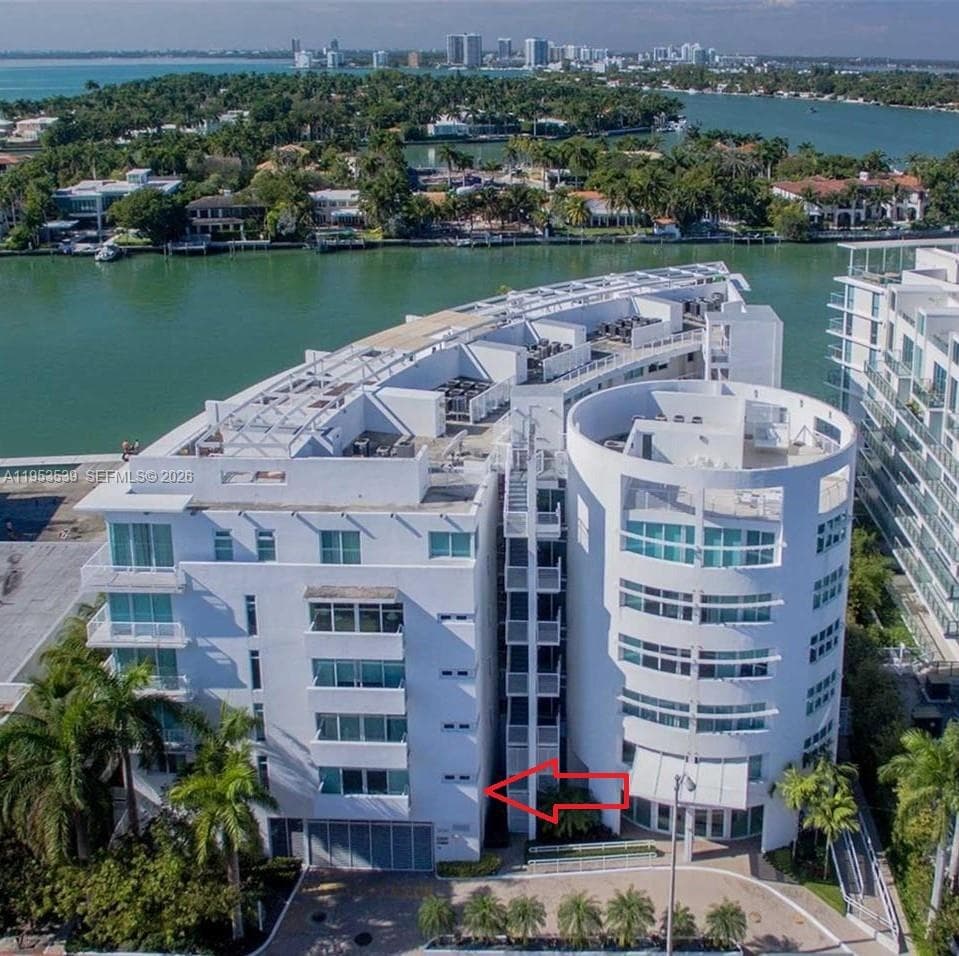 A11953539 — Miami Beach