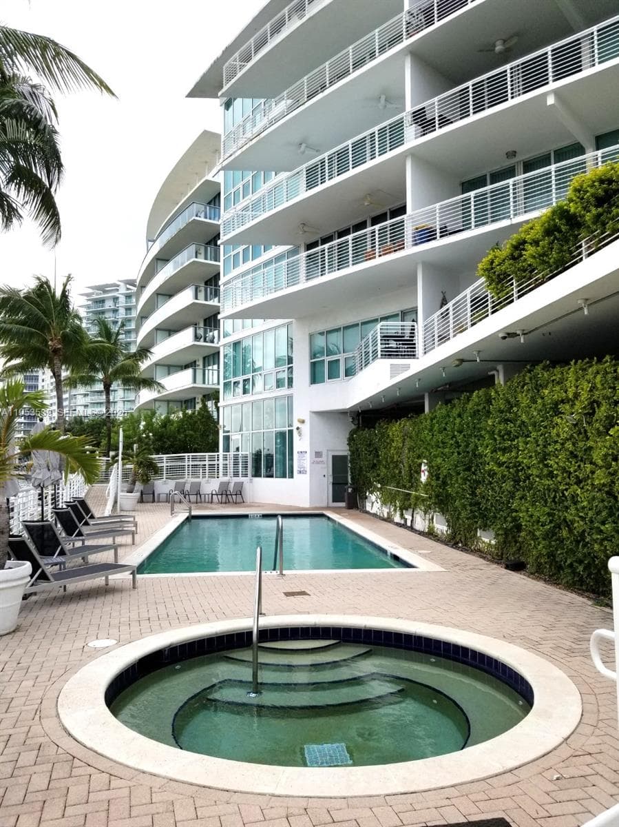 A11953539 — Miami Beach — 33