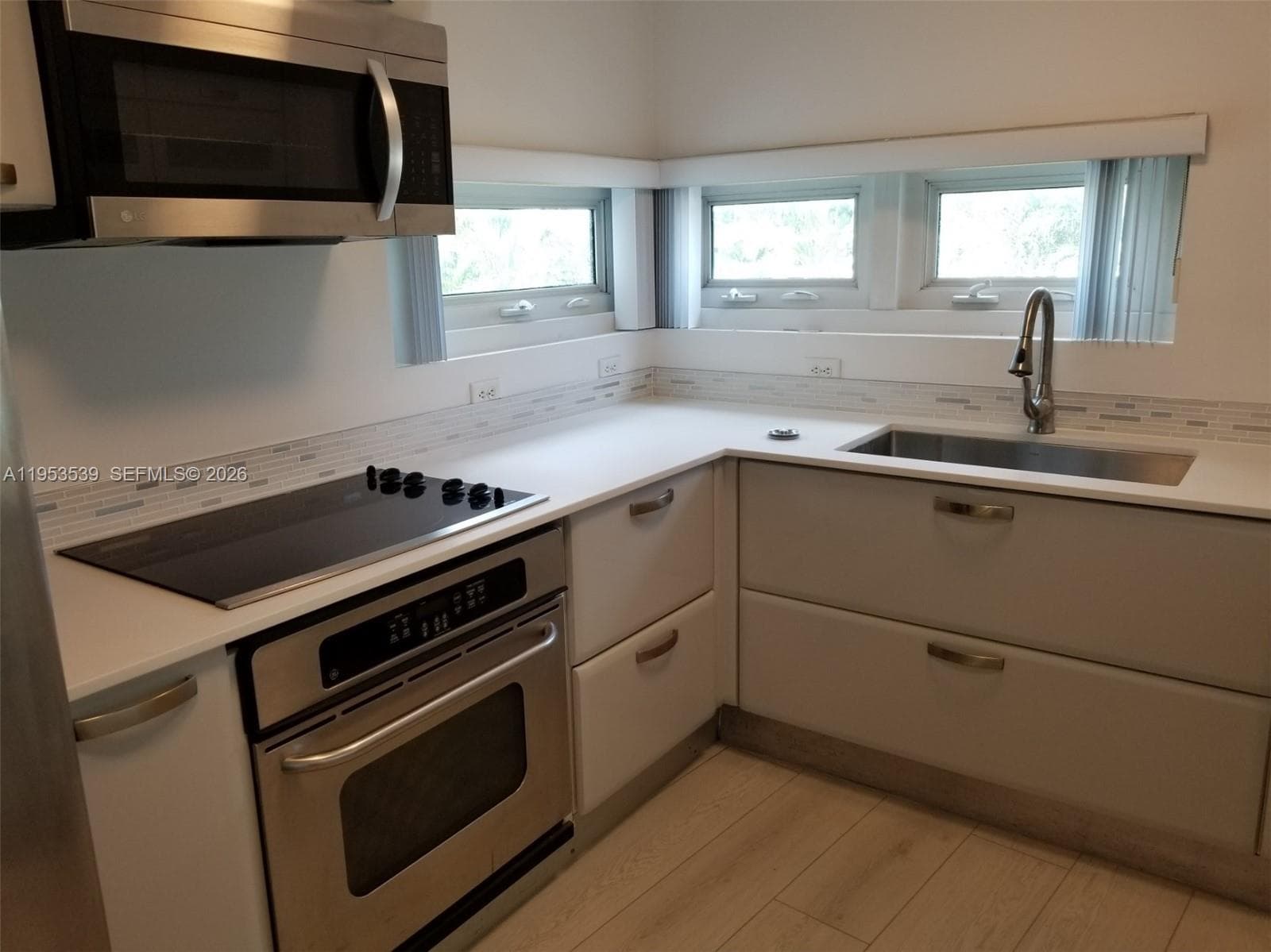 A11953539 — Miami Beach — 31