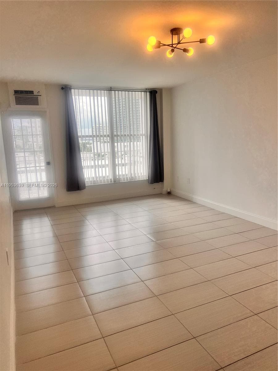 A11953639 — Miami Beach — 2