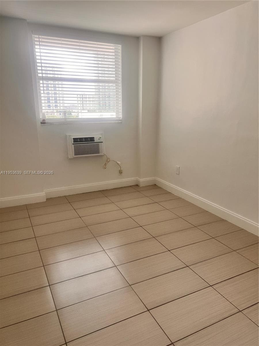 A11953639 — Miami Beach — 6