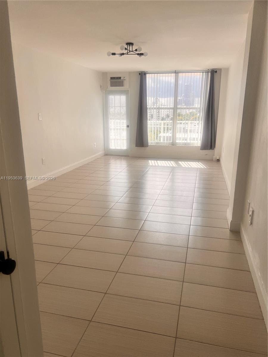 A11953639 — Miami Beach — 3