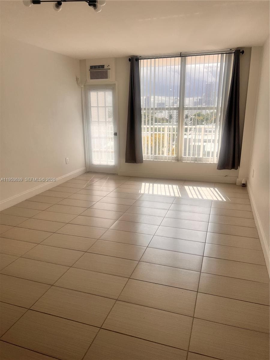 A11953639 — Miami Beach