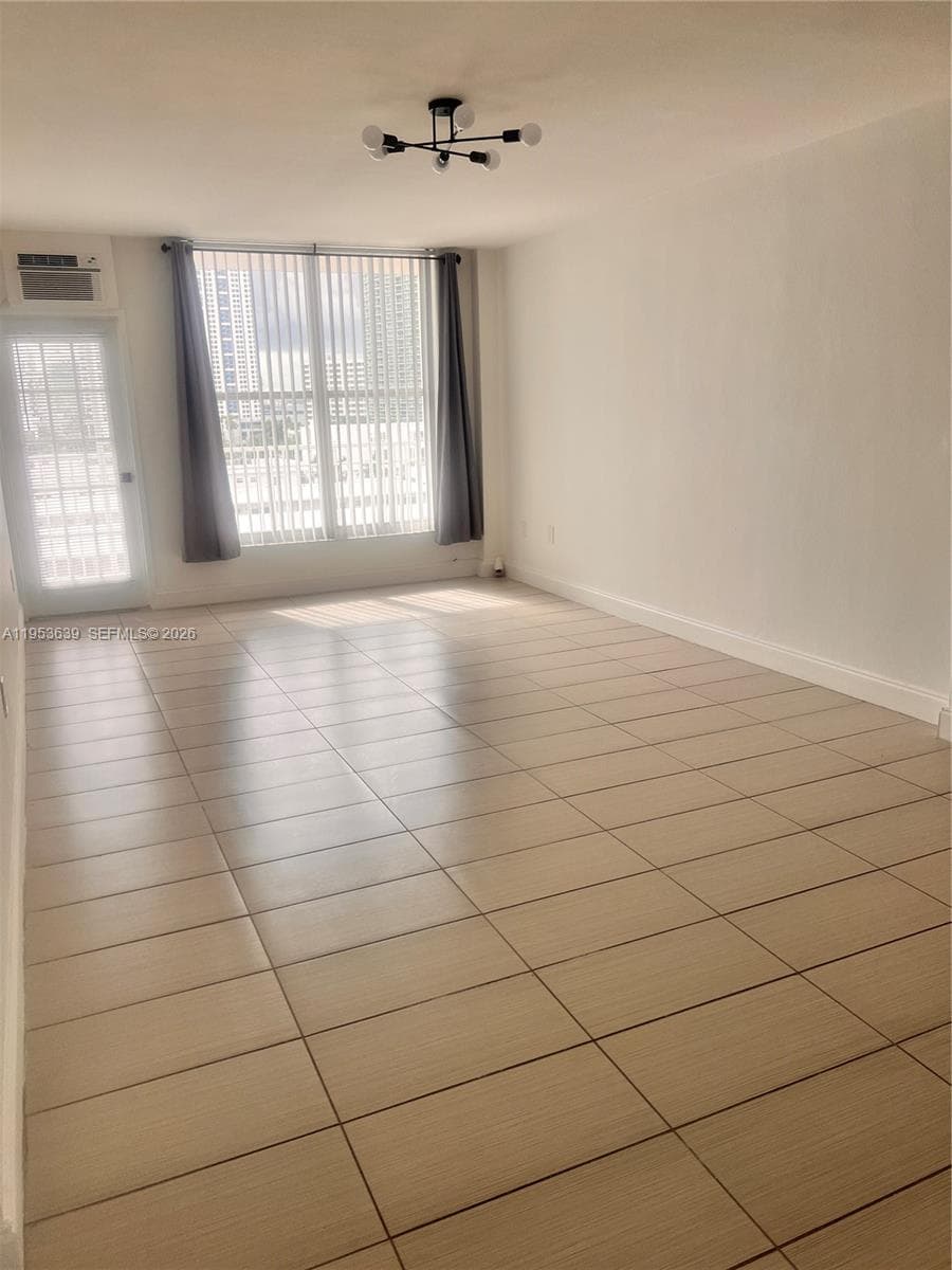 A11953639 — Miami Beach — 4