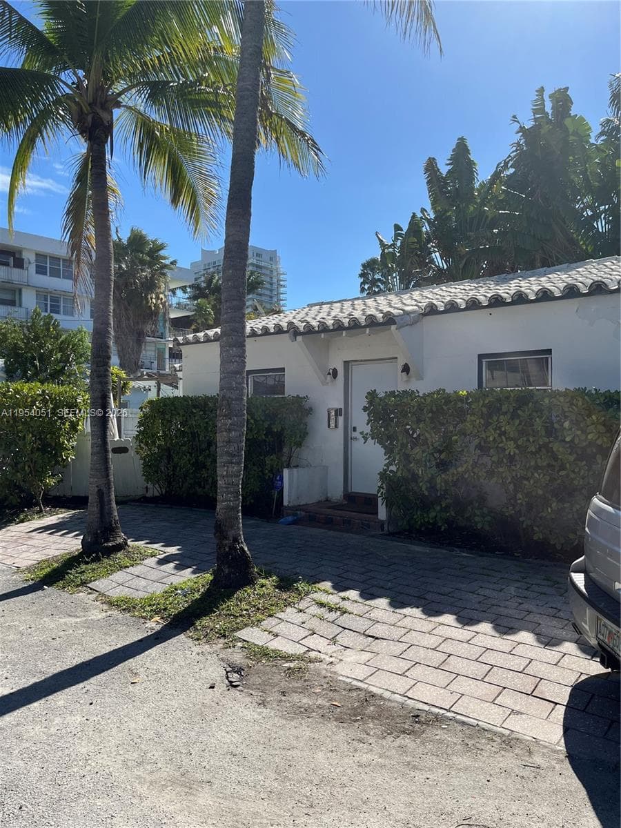 A11954051 — Miami Beach — 2