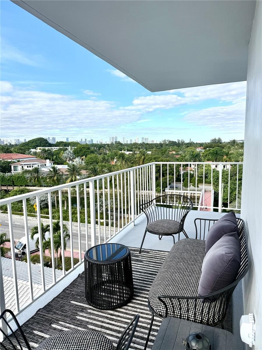 A11954108 — Miami Beach