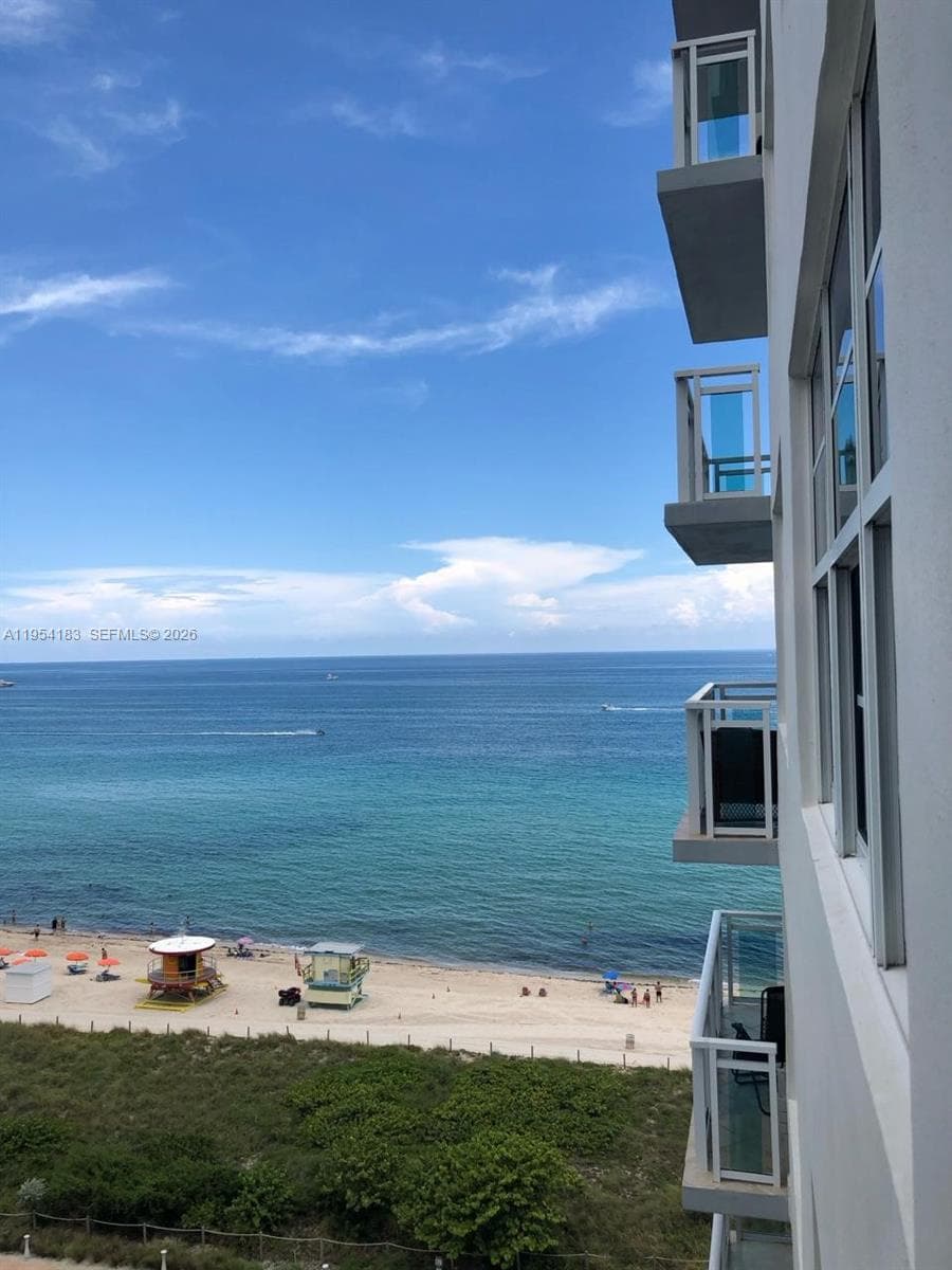 A11954183 — Miami Beach — 16