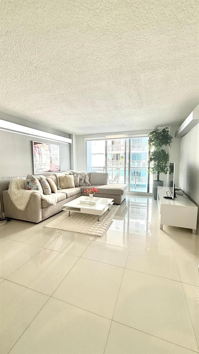 A11954183 — Miami Beach — 3