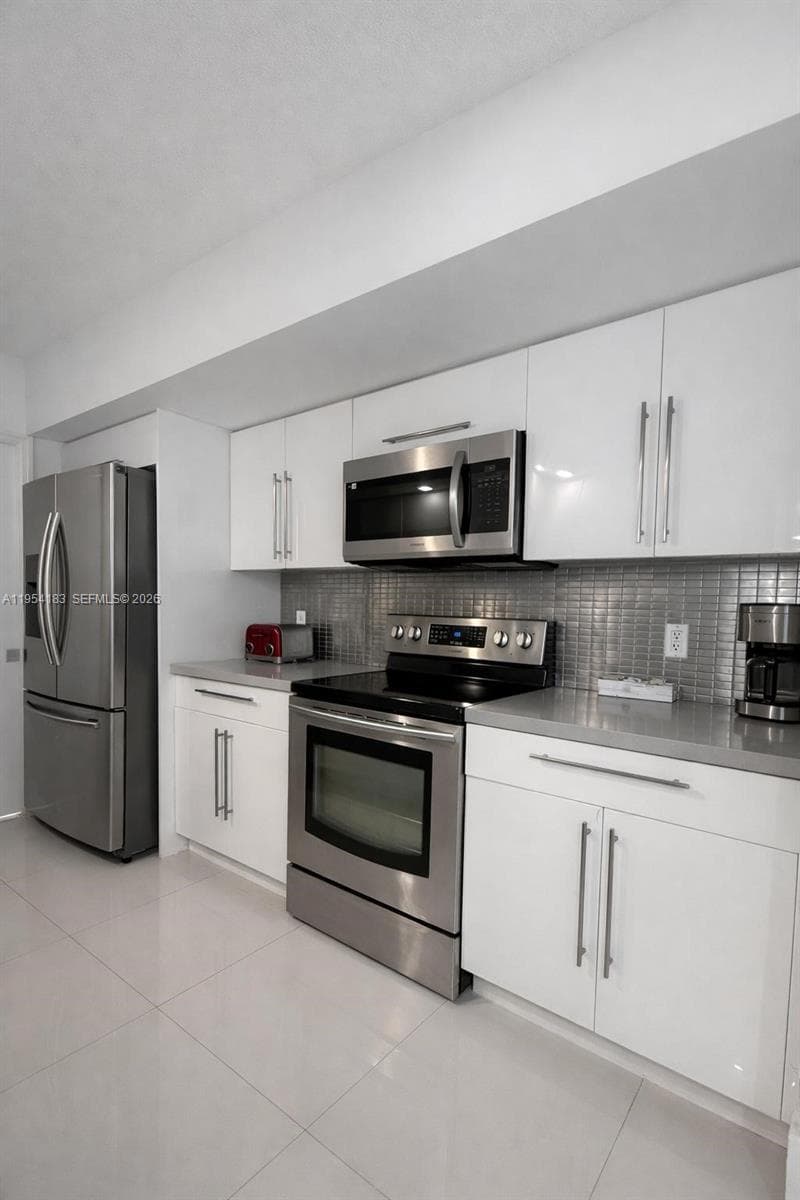 A11954183 — Miami Beach — 11
