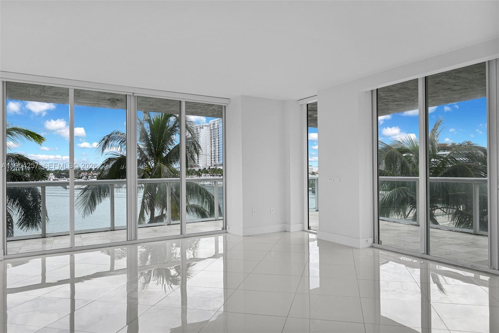 A11954257 — Miami Beach — 2
