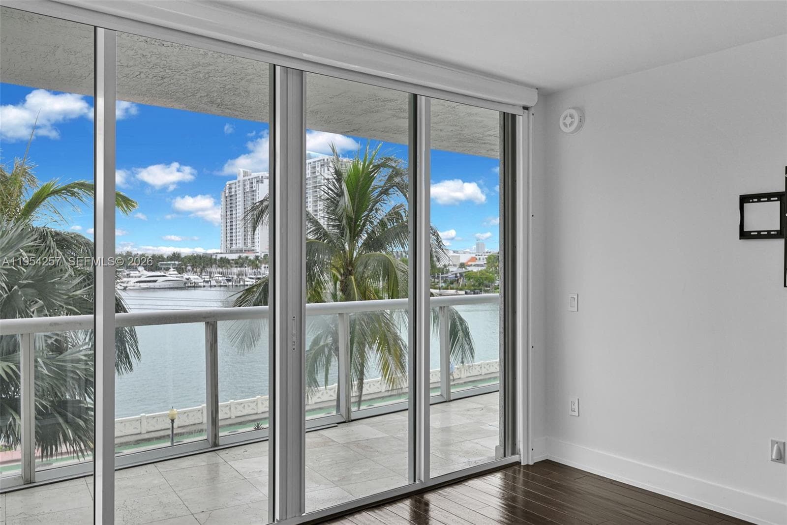 A11954257 — Miami Beach — 12