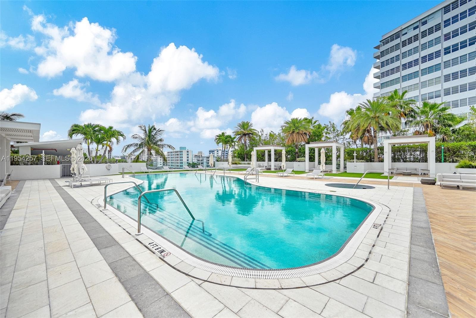 A11954257 — Miami Beach — 32