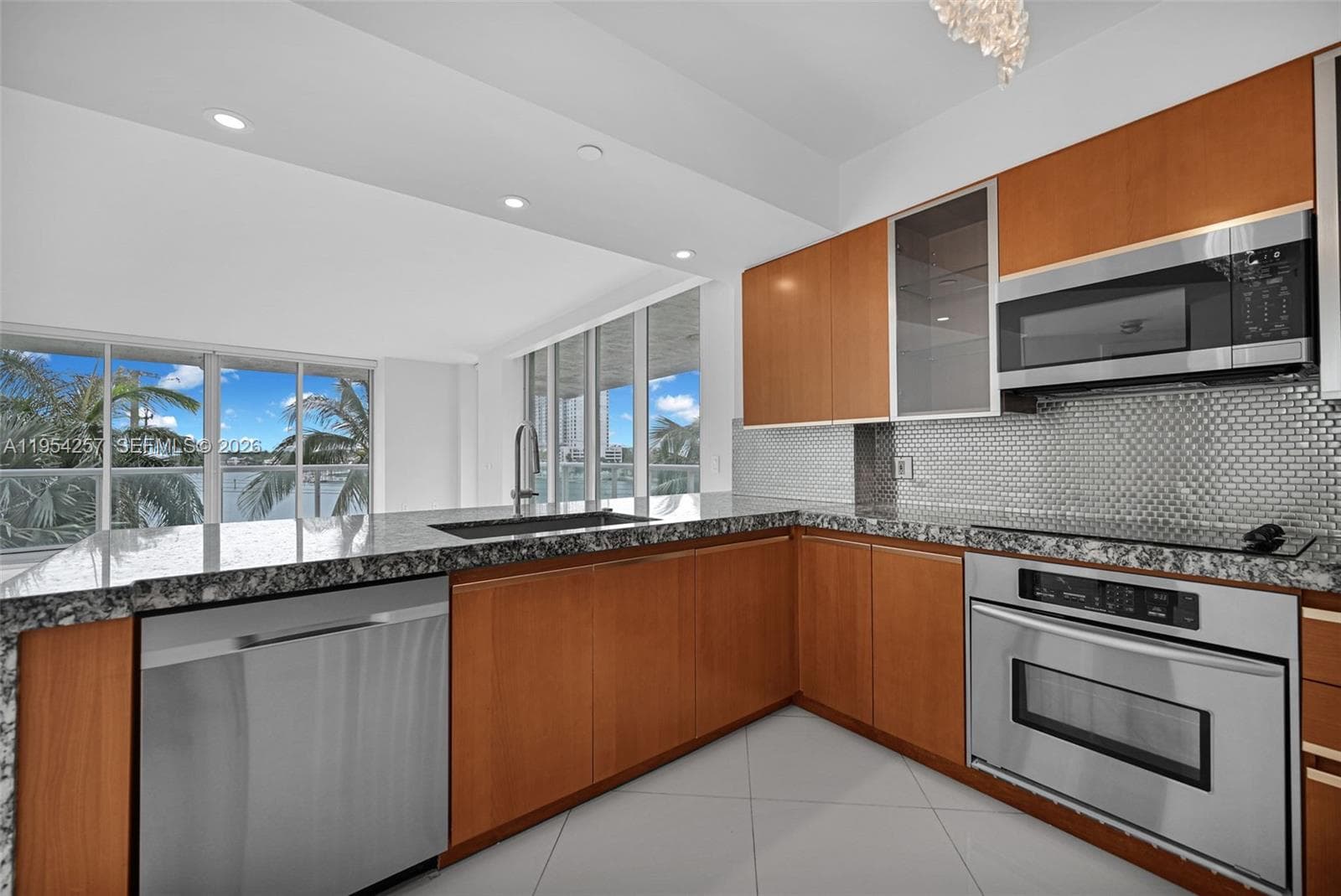 A11954257 — Miami Beach — 5