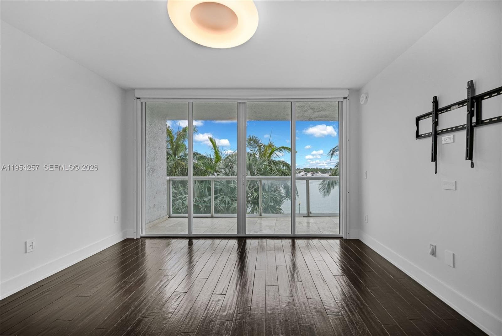 A11954257 — Miami Beach — 10