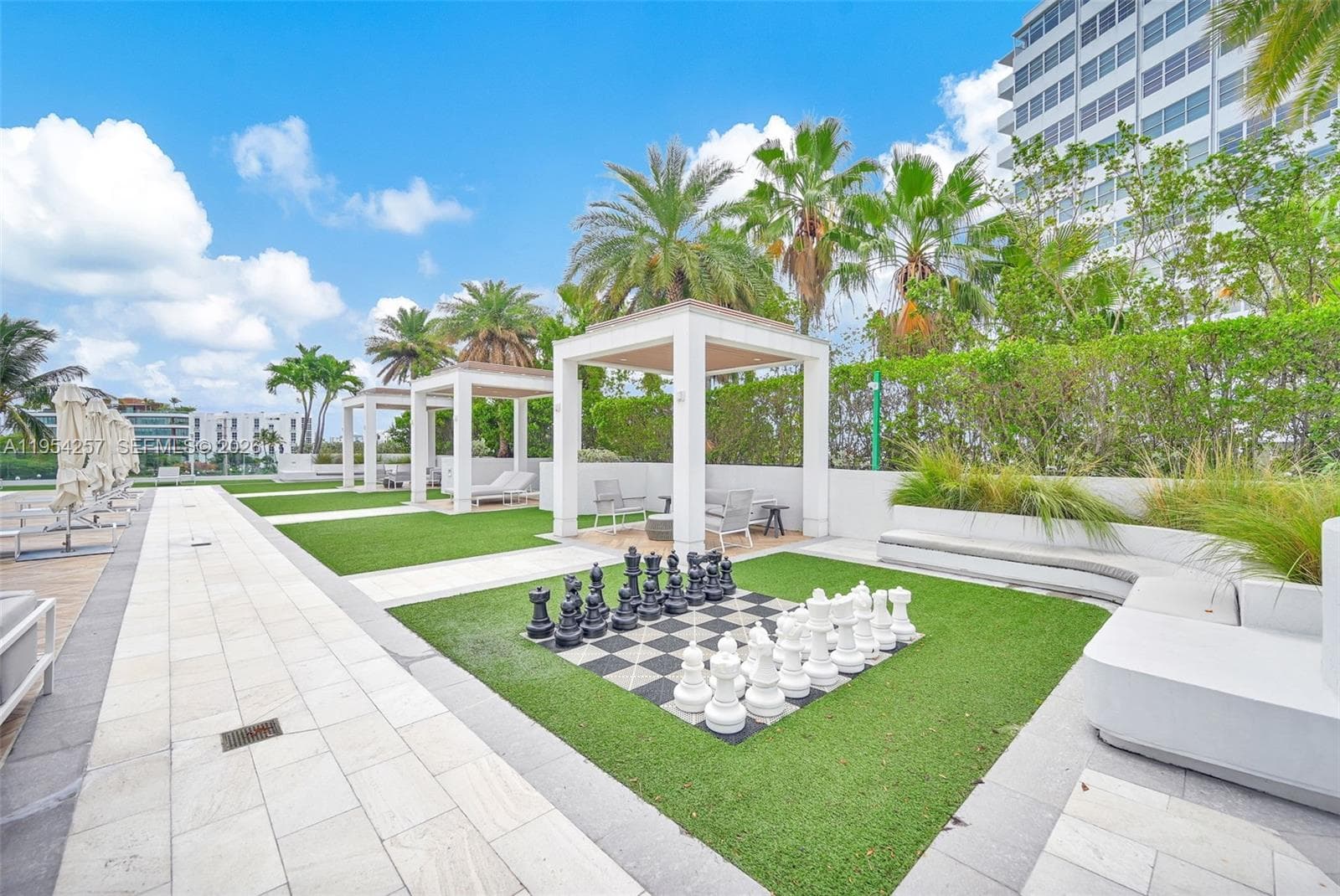 A11954257 — Miami Beach — 33