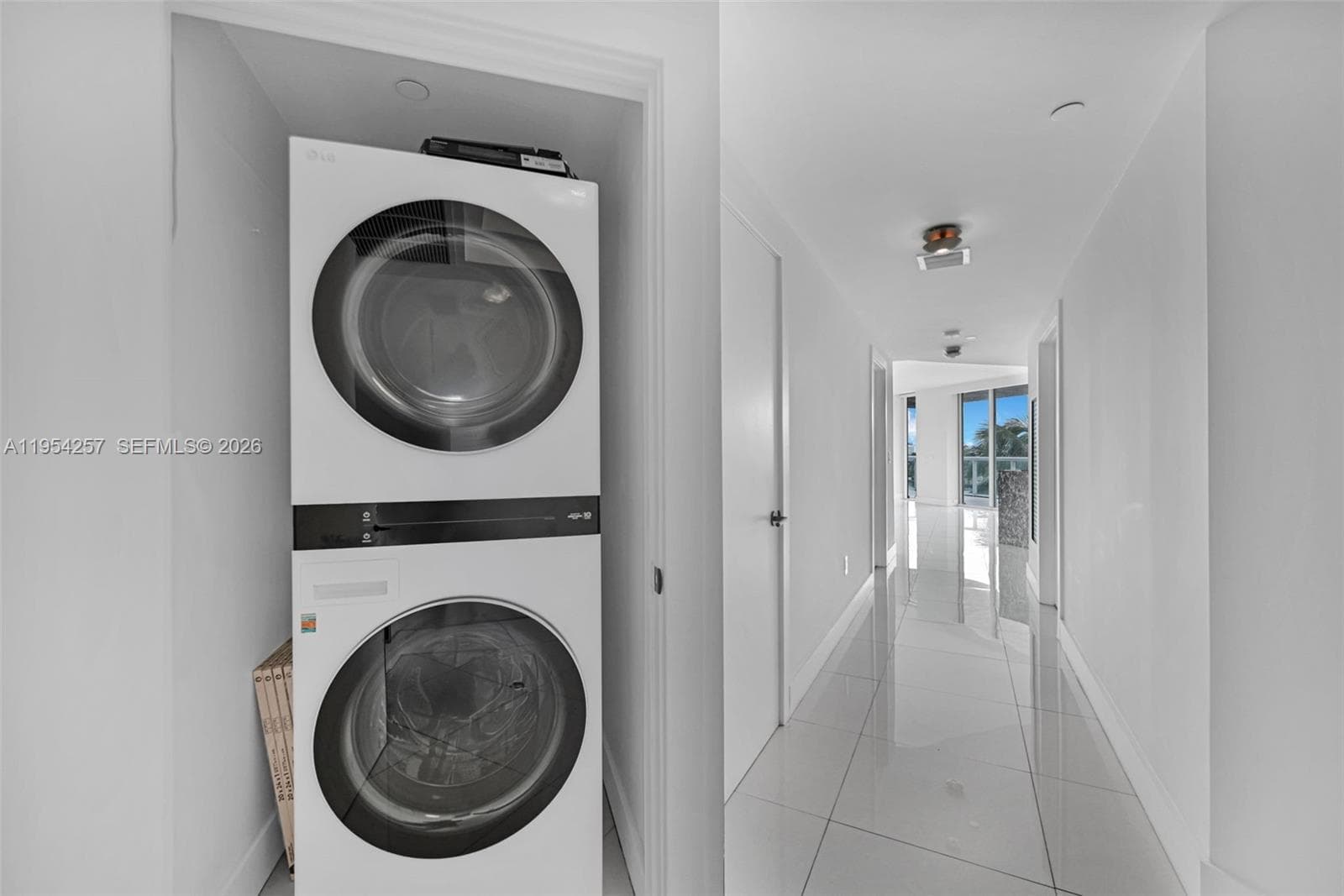A11954257 — Miami Beach — 25