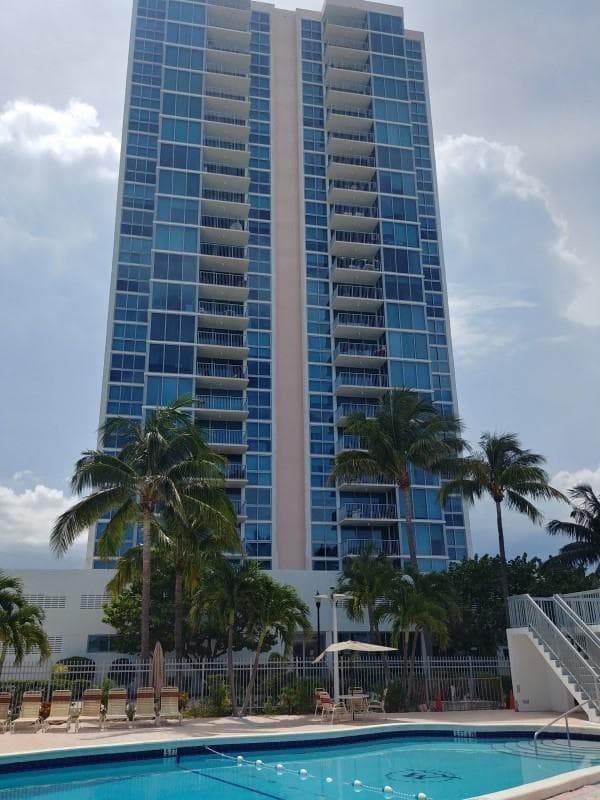 F10548972 — Miami Beach