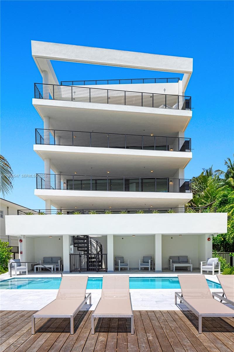 A11954547 — Miami Beach — 23