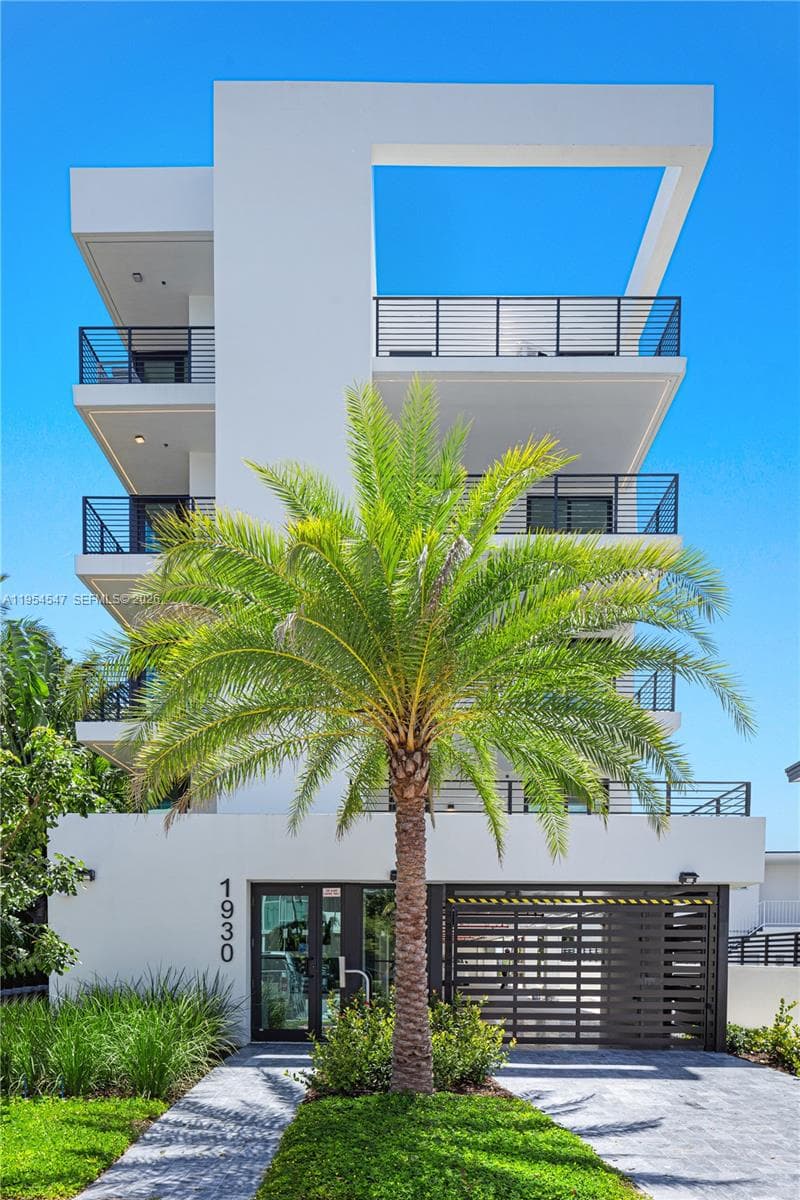A11954547 — Miami Beach