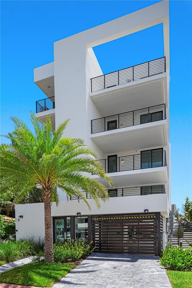 A11954547 — Miami Beach — 24