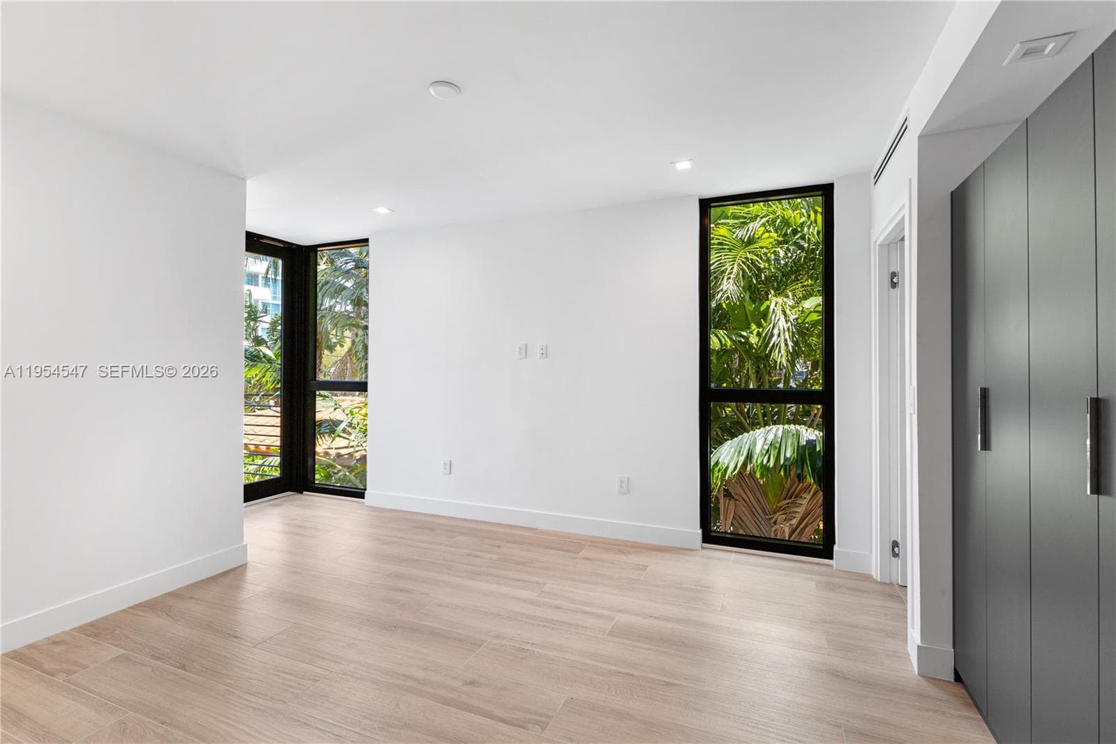 A11954547 — Miami Beach — 14