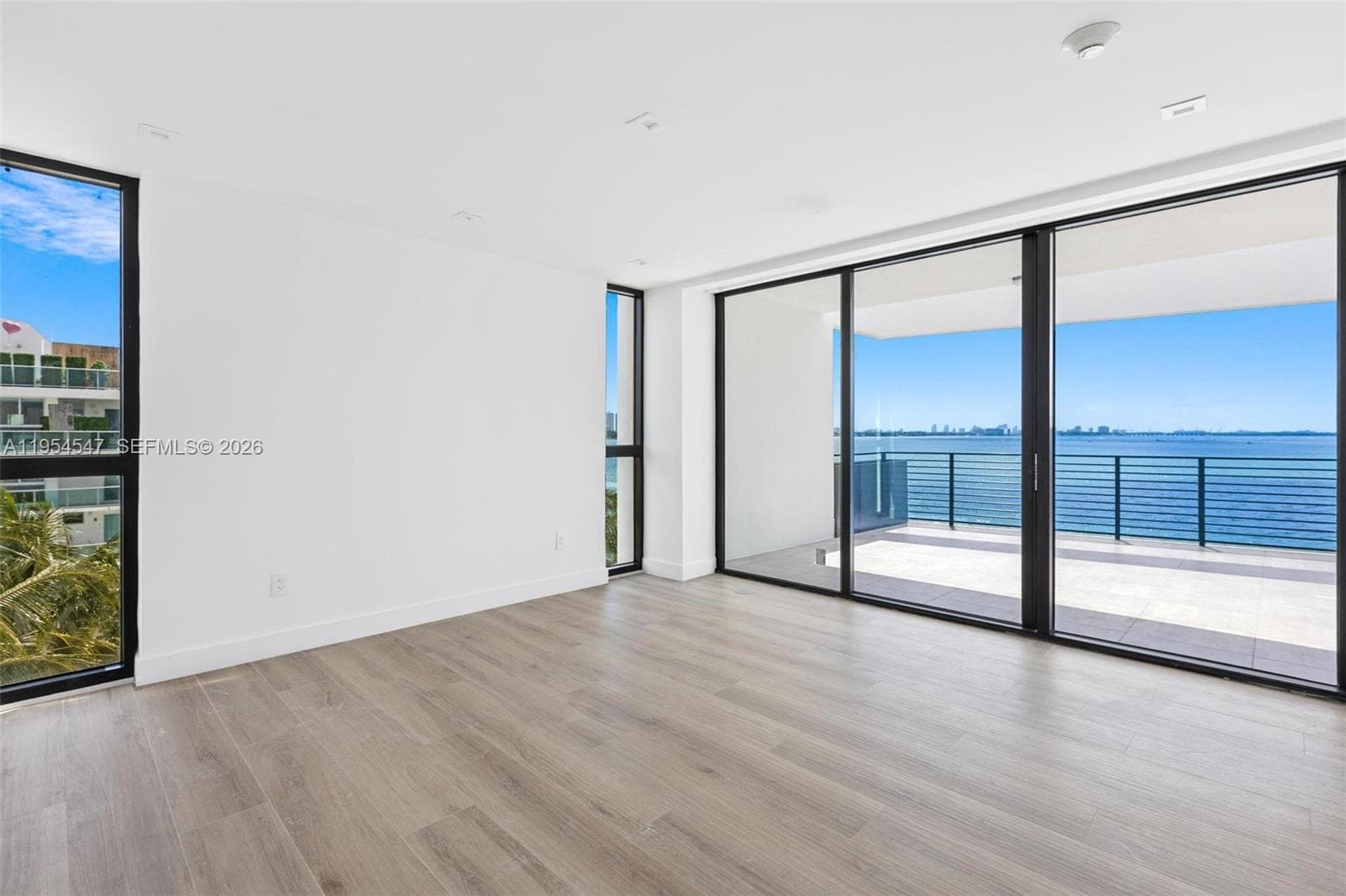 A11954547 — Miami Beach — 4