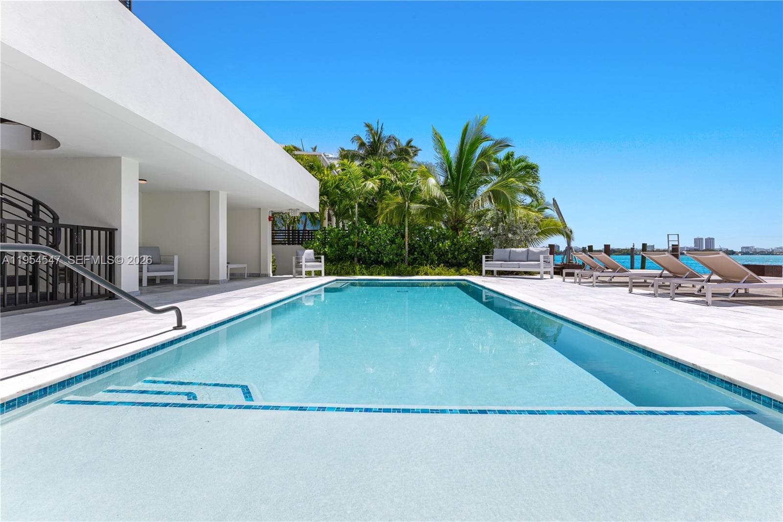 A11954547 — Miami Beach — 21