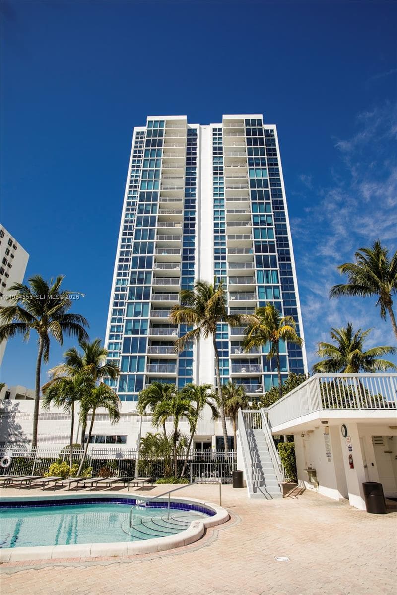 A11954555 — Miami Beach — 35
